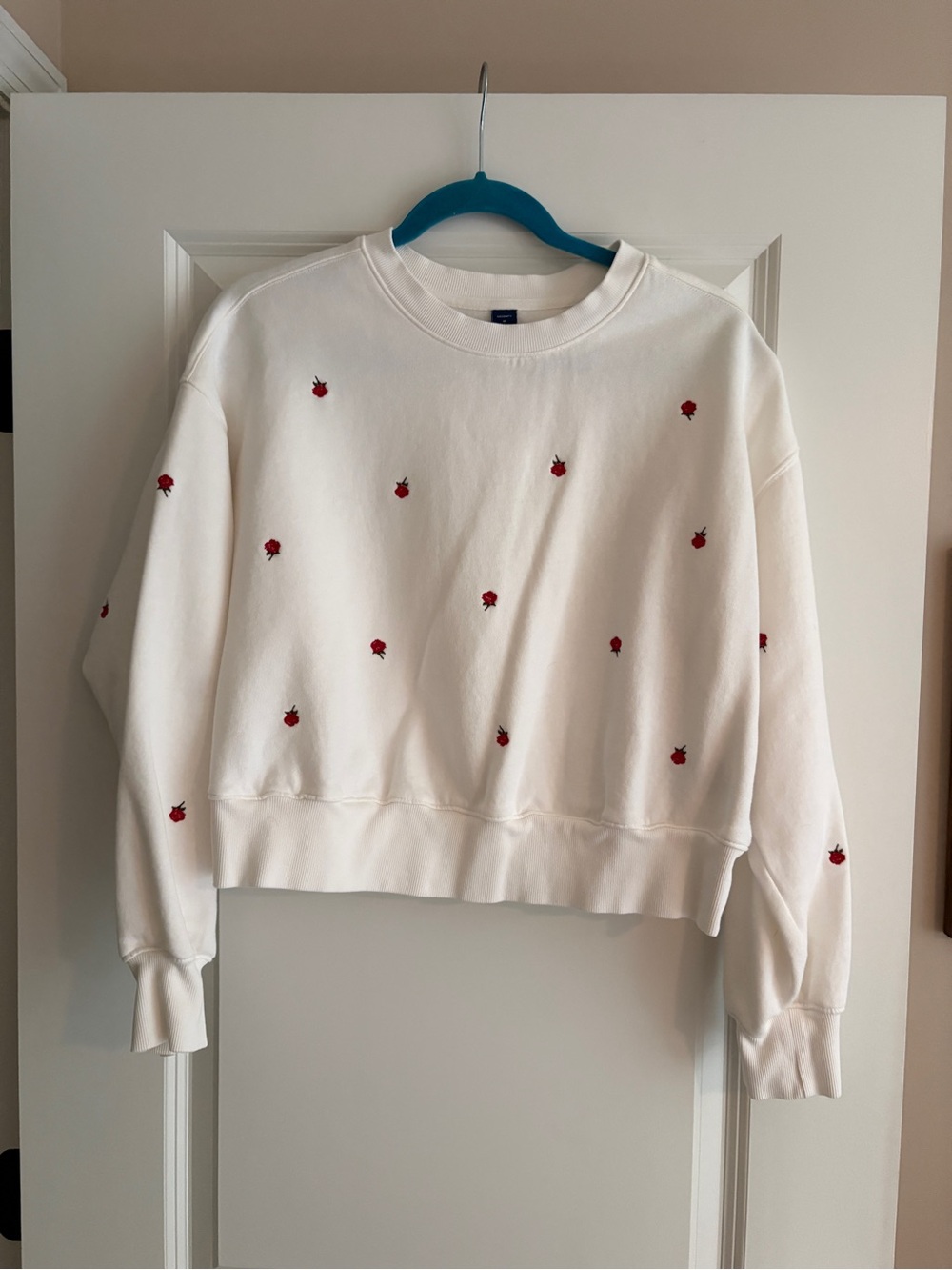 Old Navy White Cropped Crewneck Sweatshirt with Red Rose Embroidery